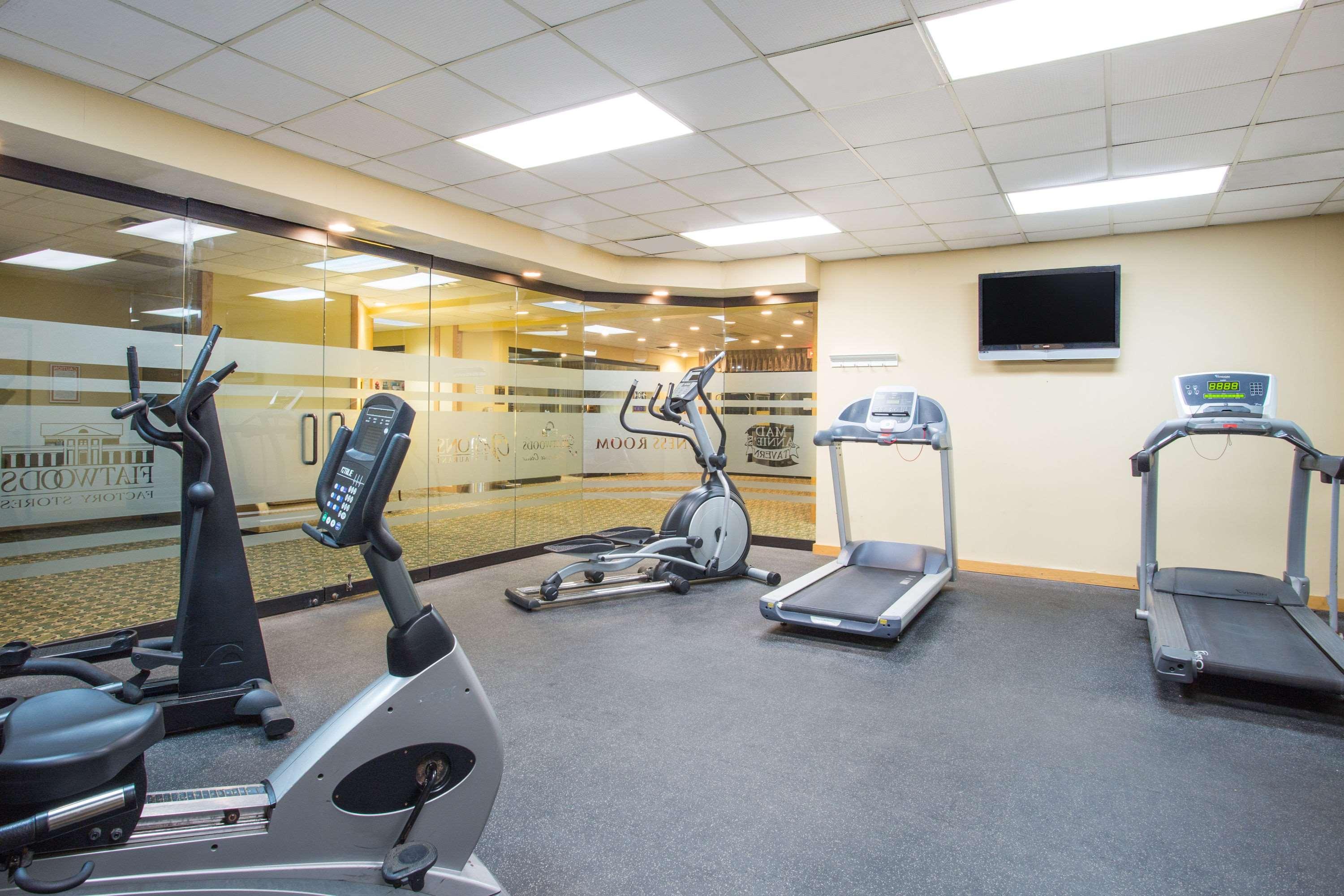 Days Inn & Suites By Wyndham Sutton Flatwoods Экстерьер фото