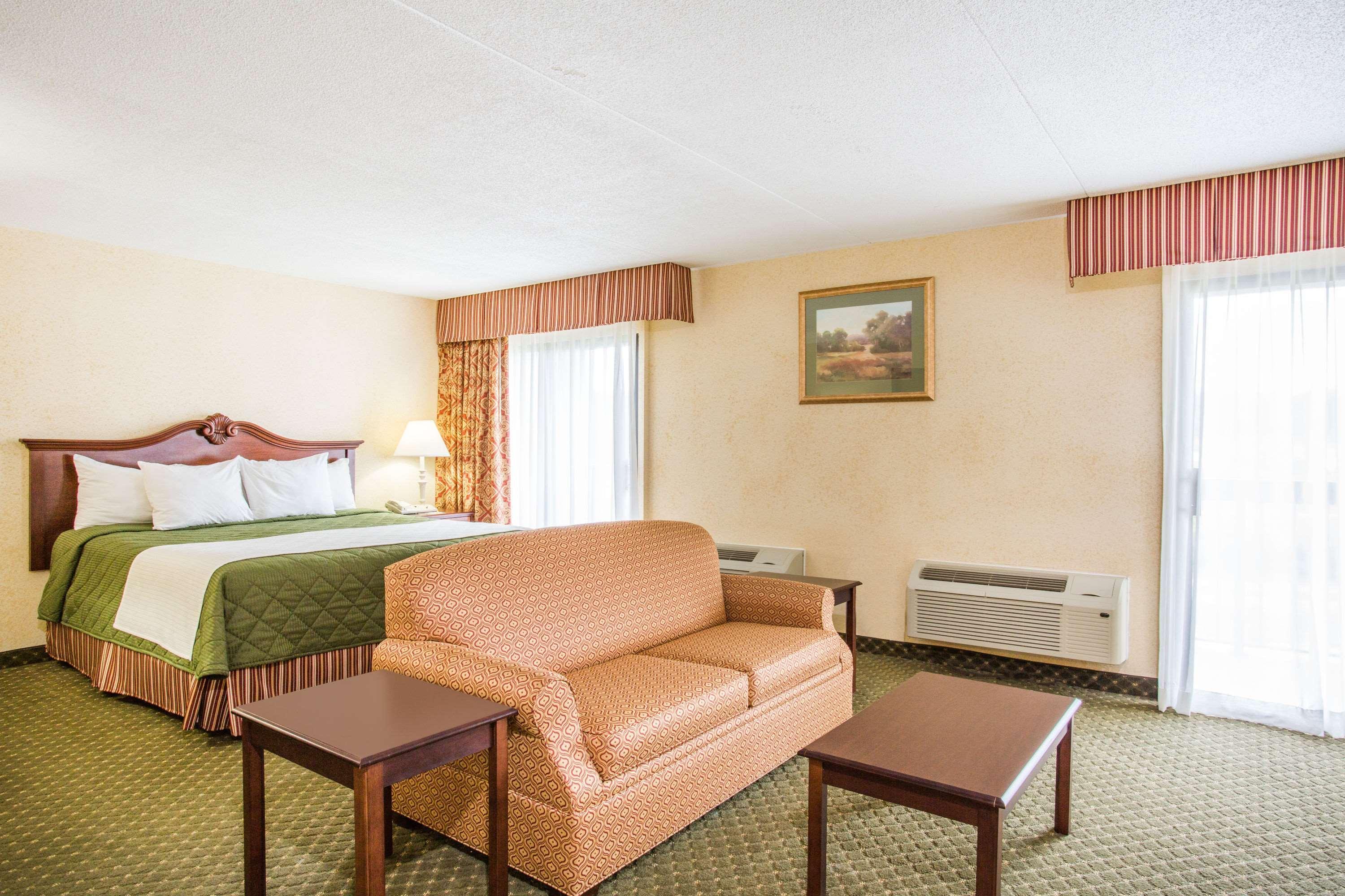 Days Inn & Suites By Wyndham Sutton Flatwoods Экстерьер фото